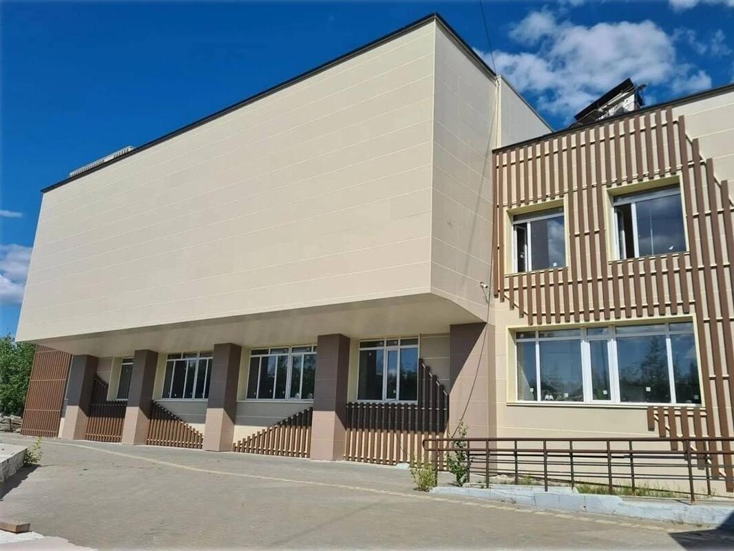 Замгубернатора ХМАО Азат Ислаев оценил ход ремонта ДК «Магистраль» в Сургуте
