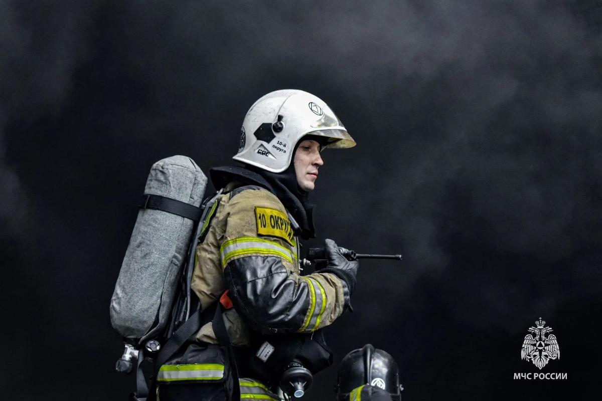 Пожарные в ХМАО за выходные спасли 12 детей