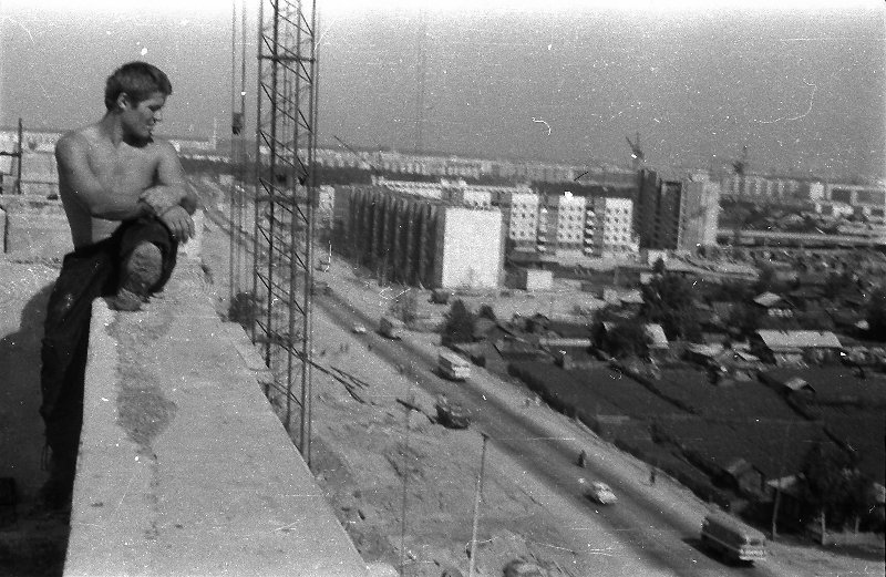 45 лет назад в Сургуте впервые испытали монтаж панельного дома «с колес»
