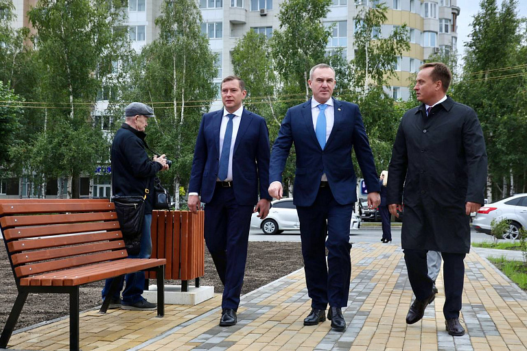 Руслан Кухарук провел День строителя в Сургуте: как прошел визит губернатора