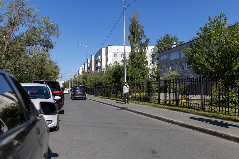 Дорогу у прогимназии на Лермонтова в Сургуте сделают безопаснее