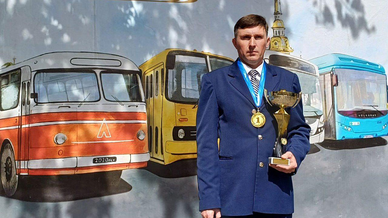 Лучшим водителем автобуса в России стал житель Нижневартовска