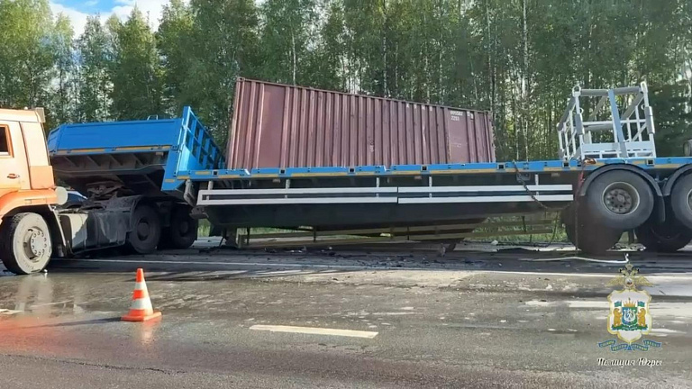 HAVAL влетел под КамАЗ: на трассе в Нефтеюганском районе погибли три человека 