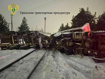 На переезде в ХМАО столкнулись поезд и грузовик 
