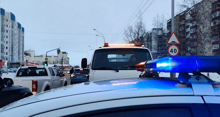 В Нижневартовске погиб водитель, выскочив на дорогу со двора