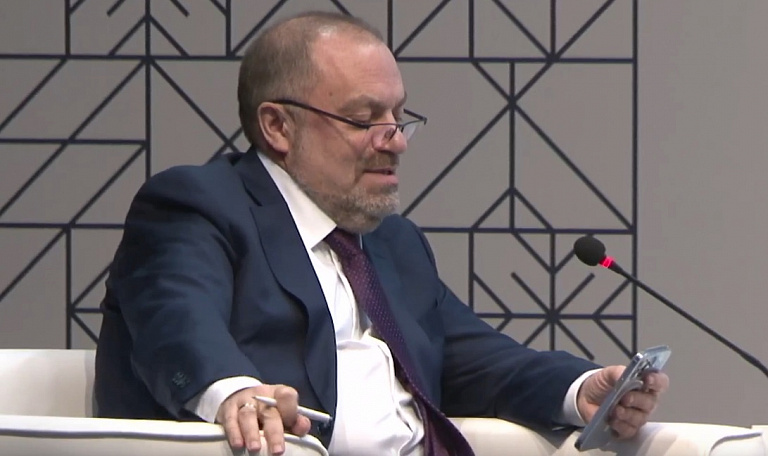 Александр Кареевский выступил модератором главного пленарного заседания ЮЭФ-2024 