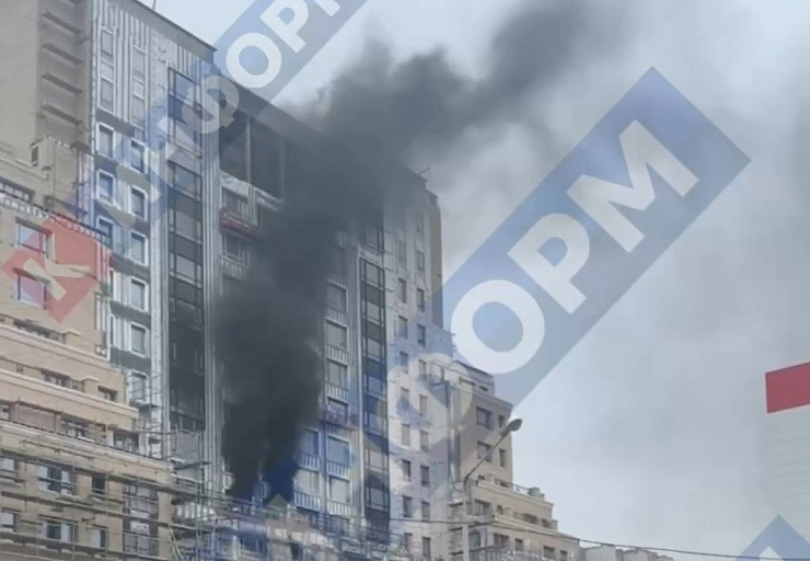 Во время пожара в строящемся жилом комплексе Сургута спасены семь человек