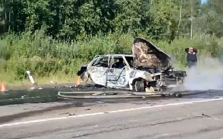 ВАЗ сгорел на трассе «Сургут – Нижневартовск» после ДТП