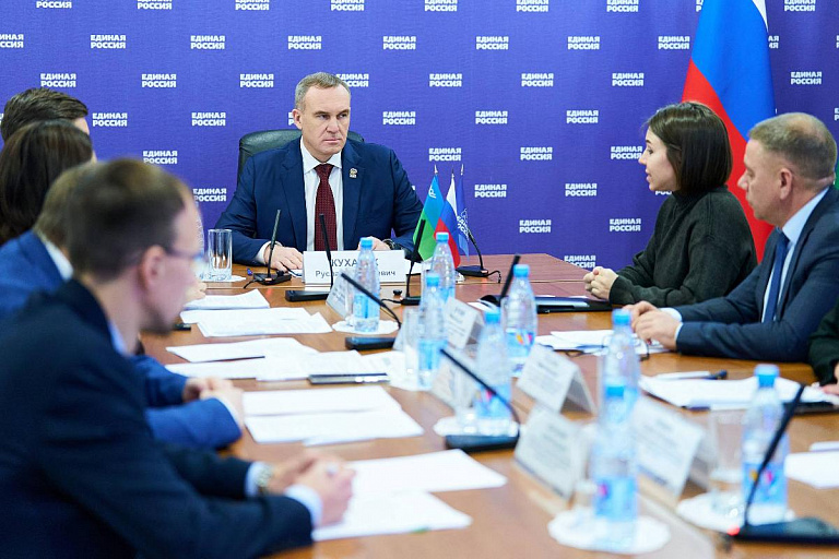 Единороссы ХМАО провели личные приемы граждан ко дню создания партии