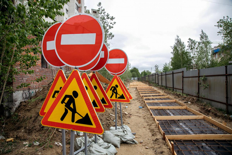 Дорогу за «Сити Моллом» в Сургуте перекрыли
