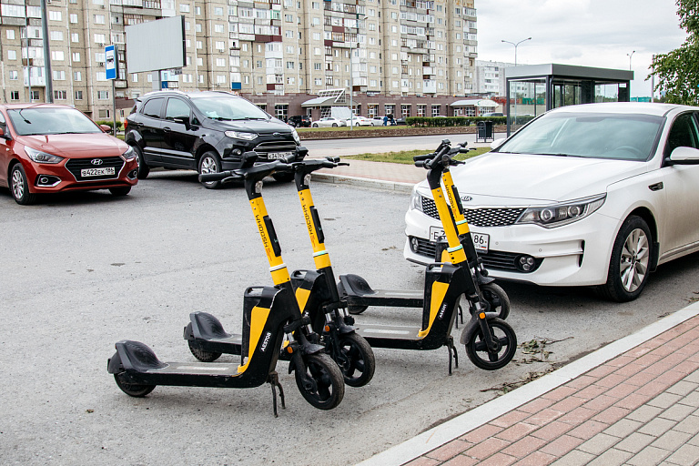 На улицах Сургута оборудуют специальные парковки для самокатов