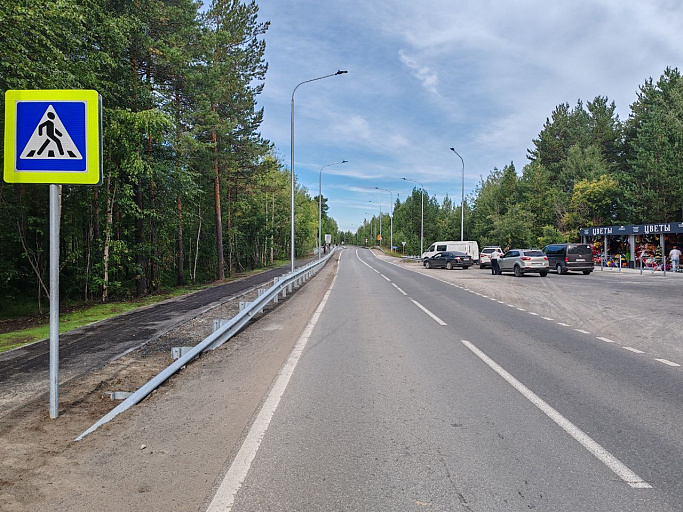В Сургуте завершился ремонт тротуара до городского кладбища