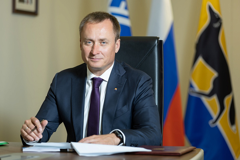 Глава Сургута Максим Слепов поздравляет с Новым годом