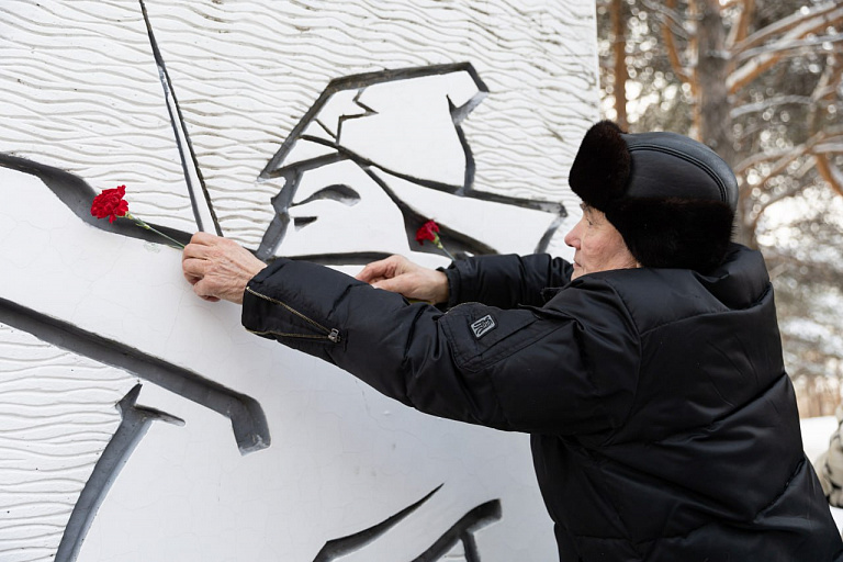 В Сургуте почтили память первых комсомольцев митингом и электронной книгой