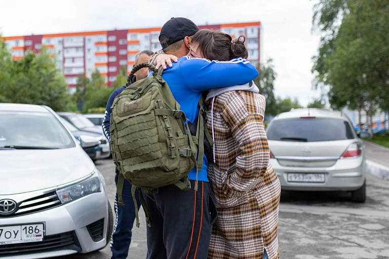 Группа контрактников отправилась из Сургута в зону СВО