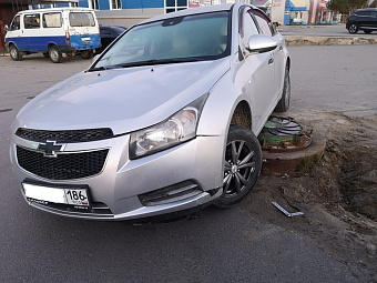 В ХМАО пяный иностранец угнал две машины из автосервиса