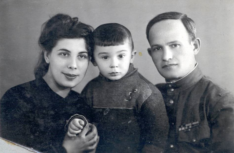 Фронтовая история семьи почетного жителя Югры Якова Черняка