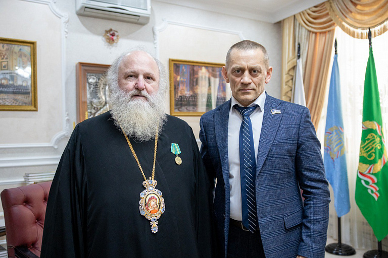Митрополит Югры получил медаль "За помощь в СВО"