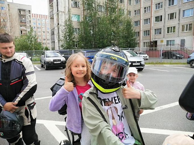 Сургутские байкеры встретились с юными велосипедистами 