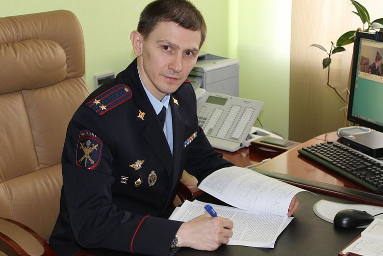Главный полицейский Нижневартовска спас детей от человека с ножом