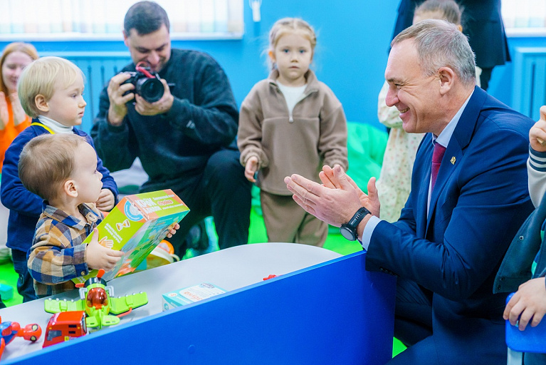 В университете ХМАО открыли комнату матери и ребенка для студентов-родителей