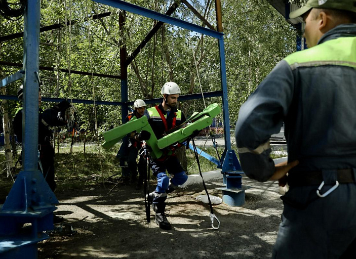 Спасатели Югры выявляют сильнейшего в многоборье
