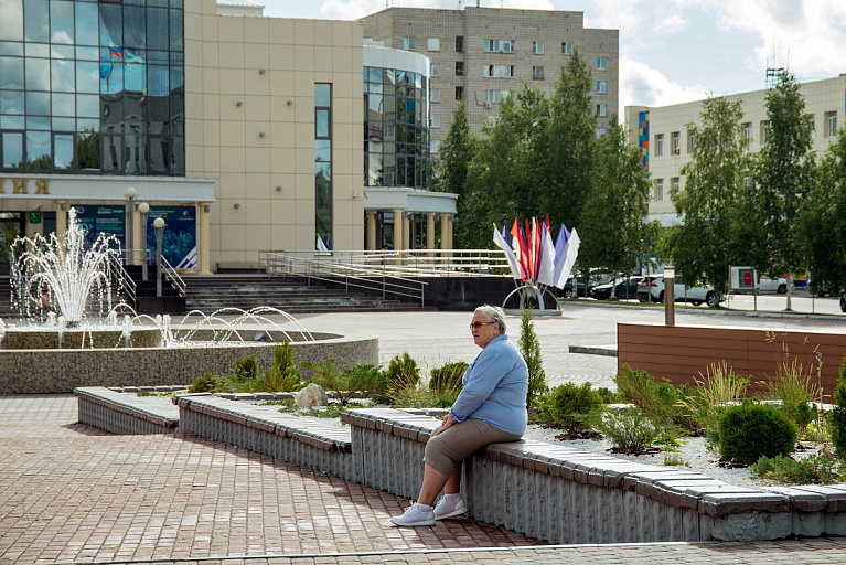 Памятка пожилым сургутянам: как не чувствовать себя одиноким благодаря смартфону