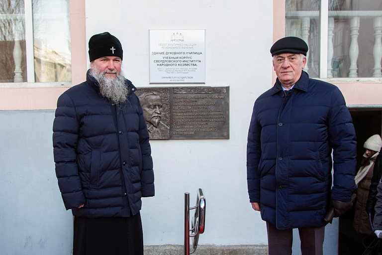 На Урале общественный резонанс вызвала установка доски поклоннику Гитлера