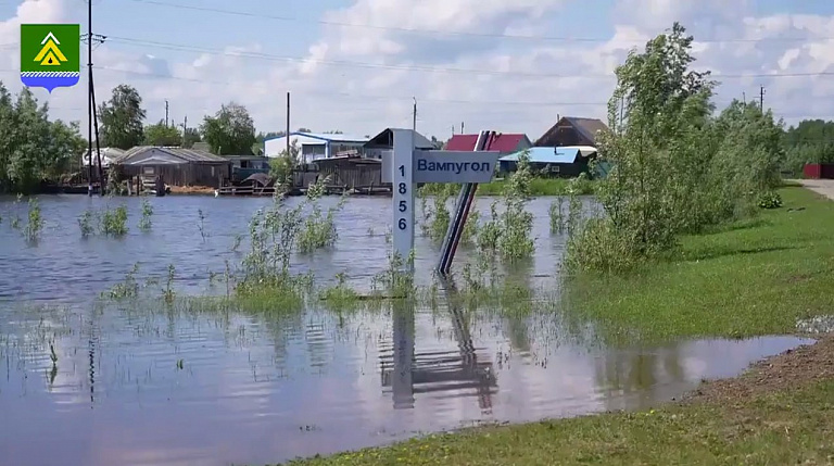 В деревне Нижневартовского района под воду ушла вертолетная площадка